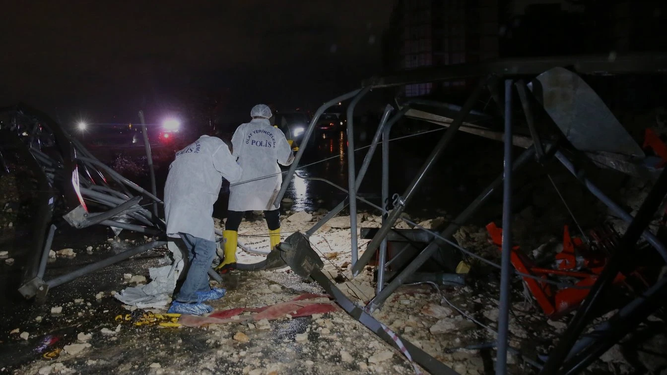 Antalya Kepezde hortum felaketi 4 işçi hayatını kaybetti